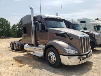  Salvage Peterbilt 579