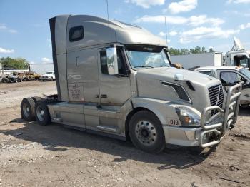  Salvage Volvo Vnl