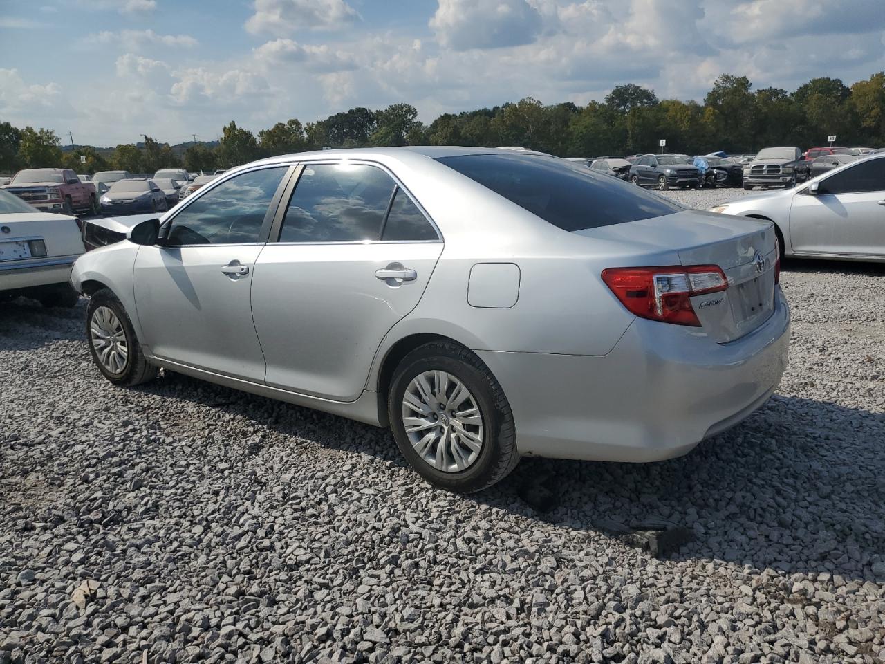 Toyota Camry Base Image 2