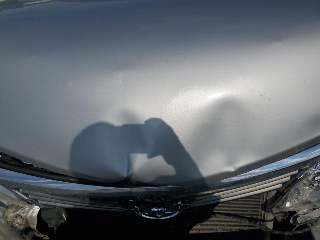 Toyota Camry Base Image 7