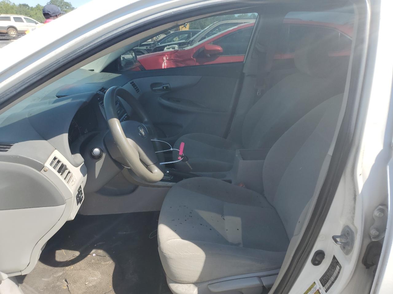 Toyota Corolla Base Image 10