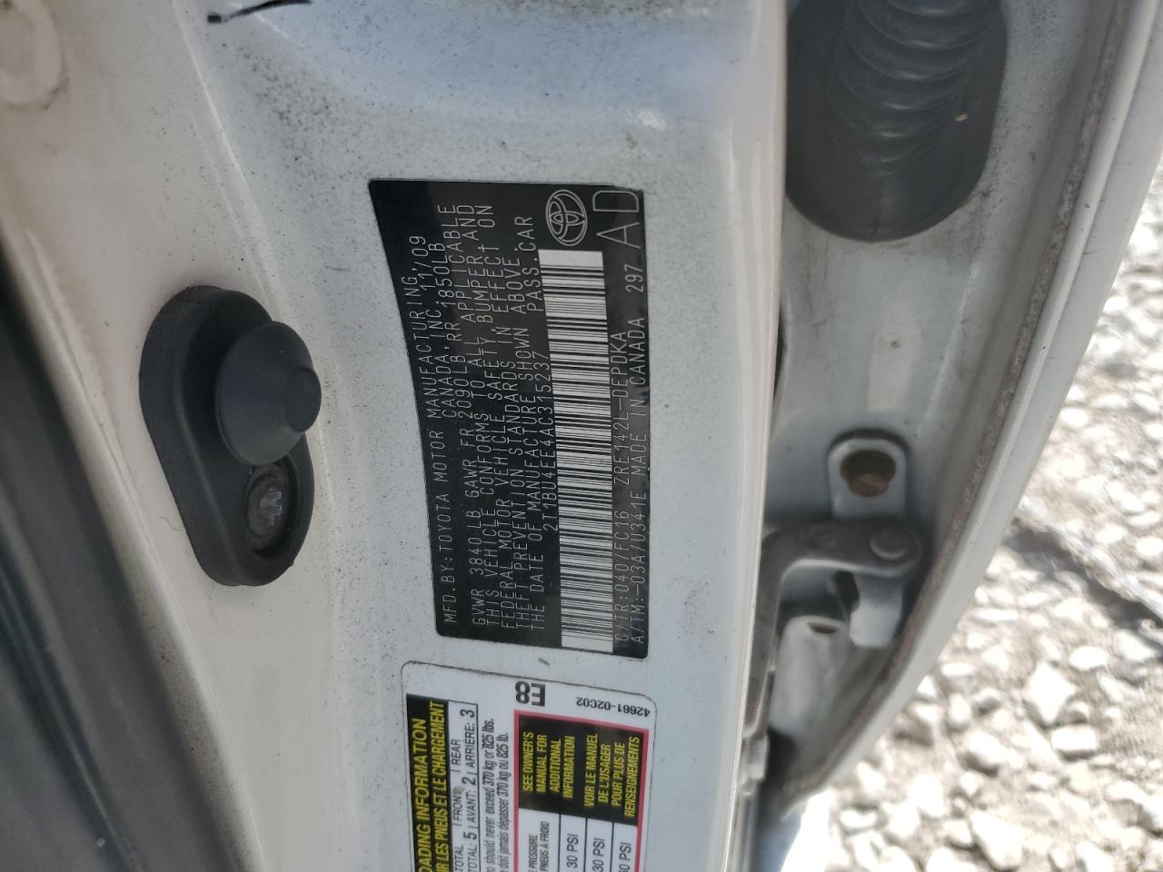 Toyota Corolla Base Image 8