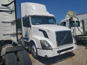  Salvage Volvo Vnl