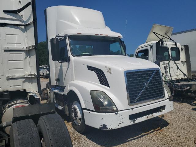  Salvage Volvo Vnl