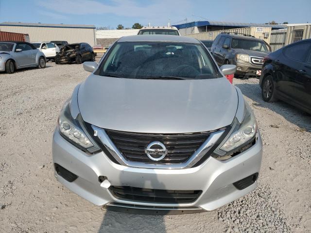 Nissan Altima 2.5 Image 3