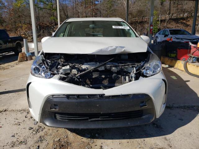 Toyota Prius Image 10