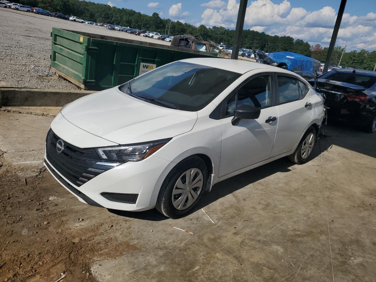 Nissan Versa S Image 1