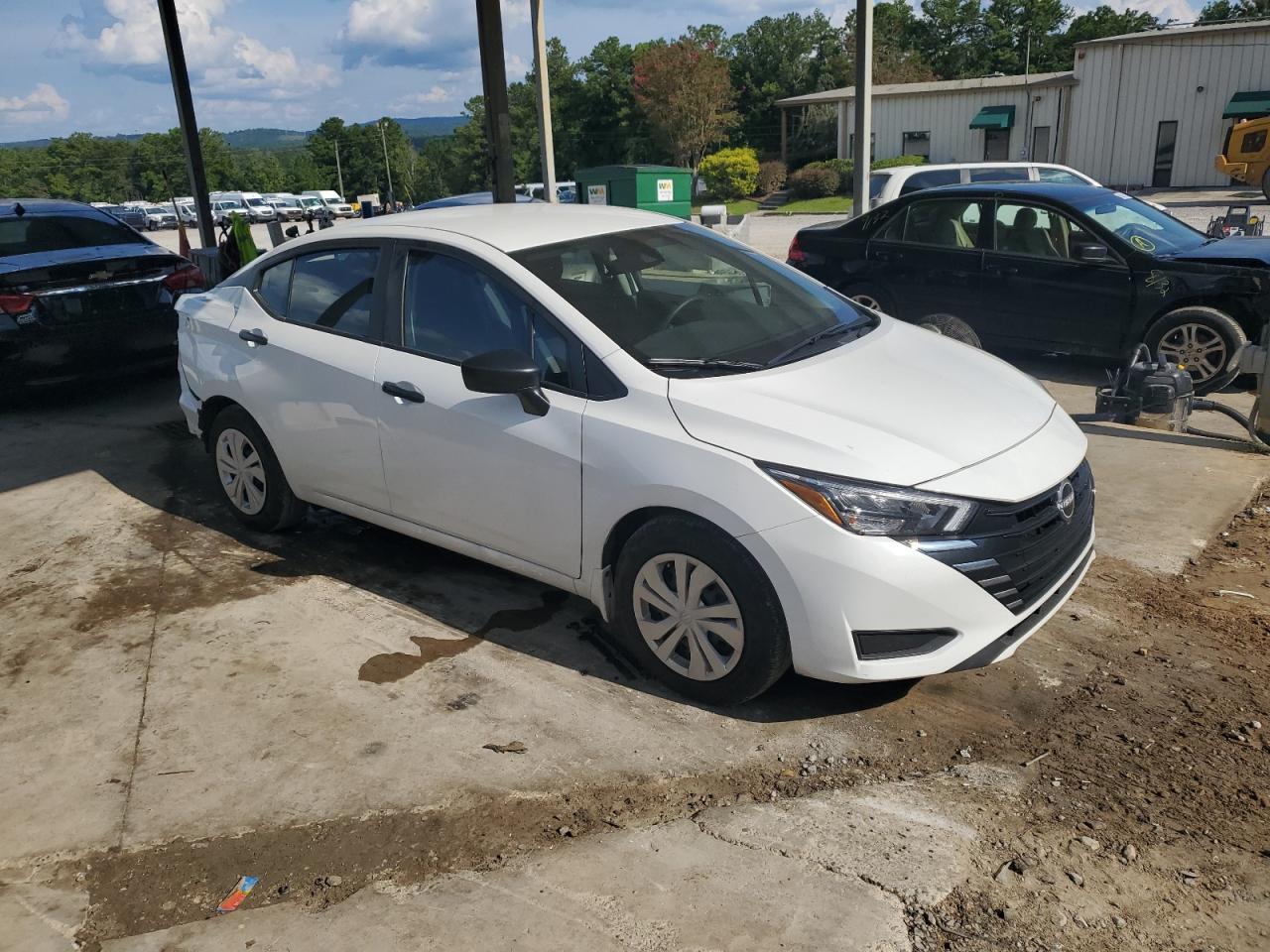 Nissan Versa S Image 12