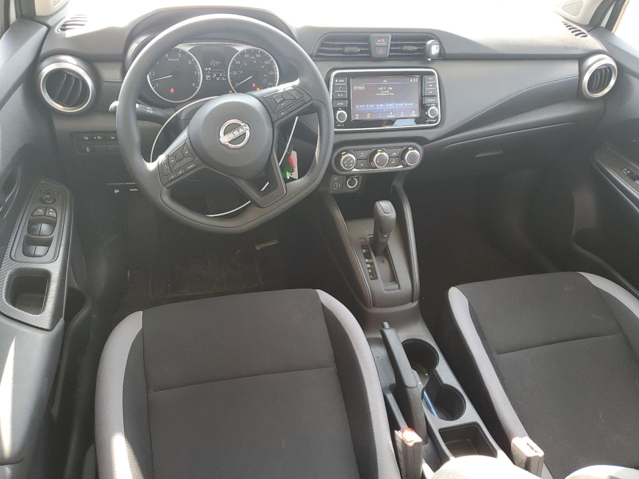 Nissan Versa S Image 8