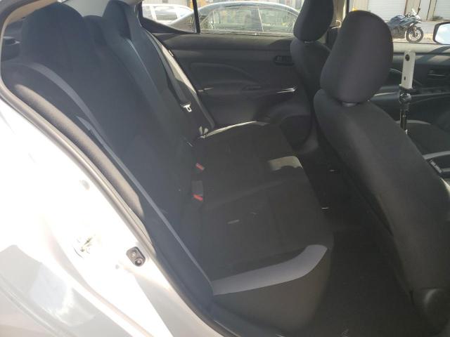 Nissan Versa S Image 4