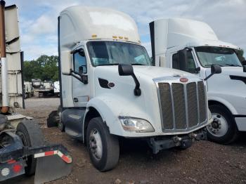  Salvage Peterbilt 579