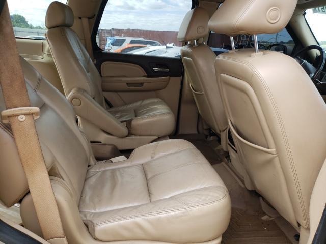 GMC Yukon Denali Image 4