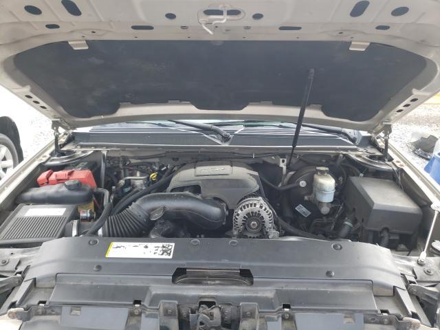 GMC Yukon Denali Image 7