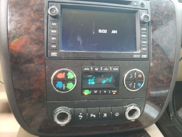 GMC Yukon Denali Image 8