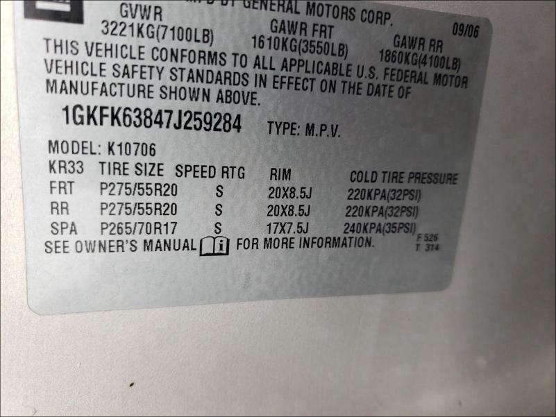 GMC Yukon Denali Image 9