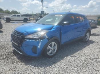  Salvage Nissan Kicks