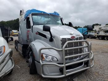  Salvage Peterbilt 579
