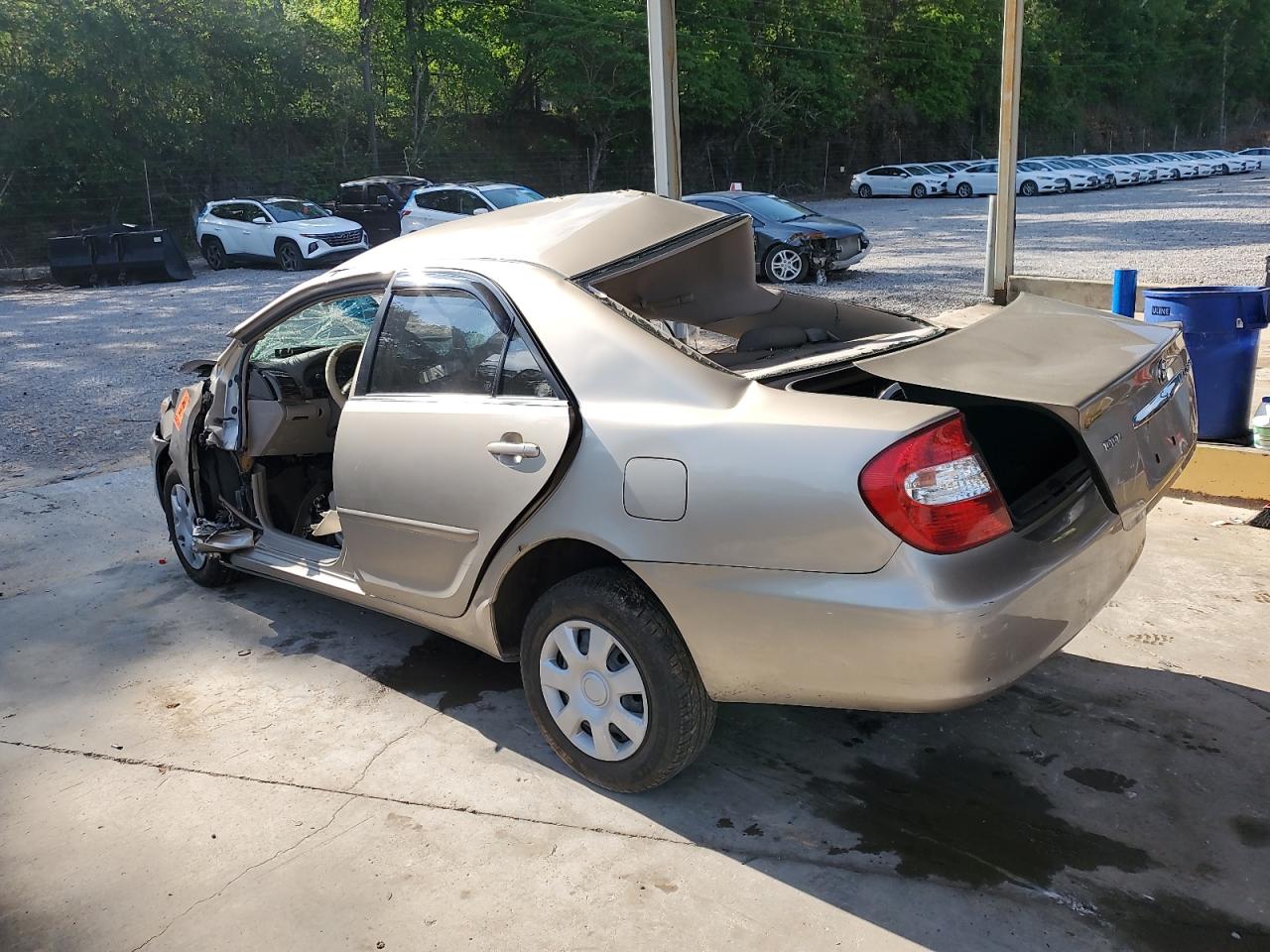 Toyota Camry Le Image 10