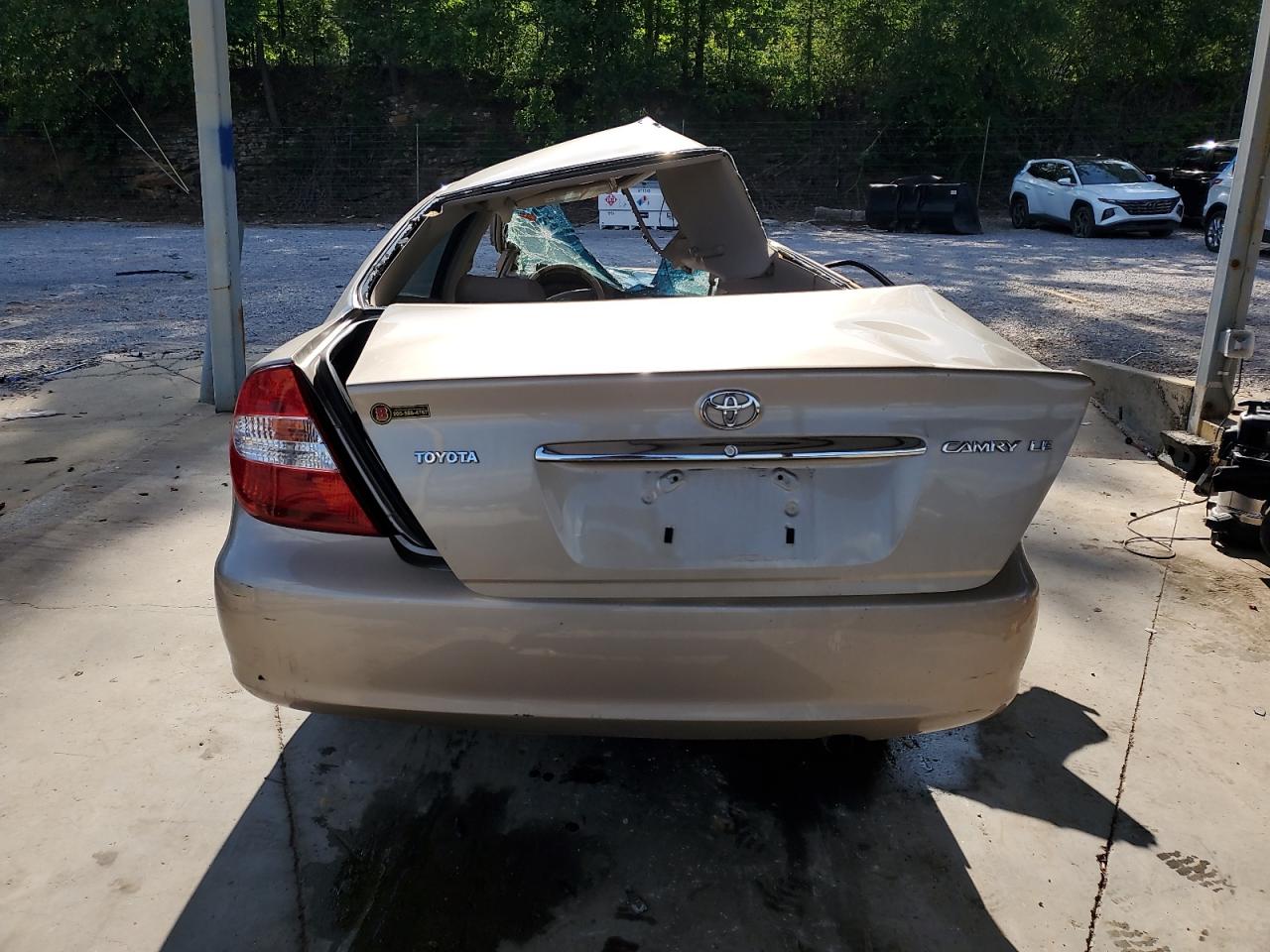 Toyota Camry Le Image 3