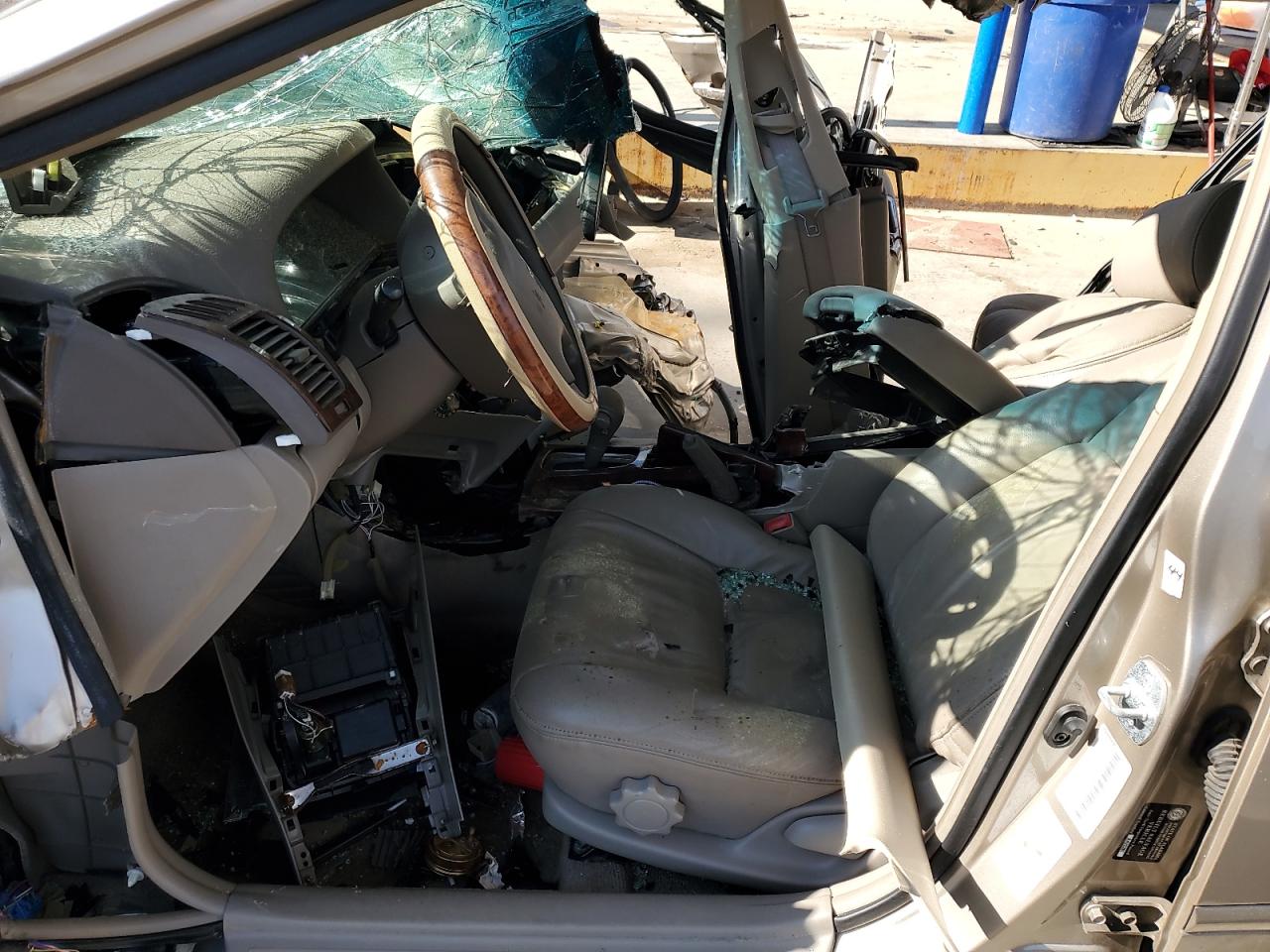 Toyota Camry Le Image 8