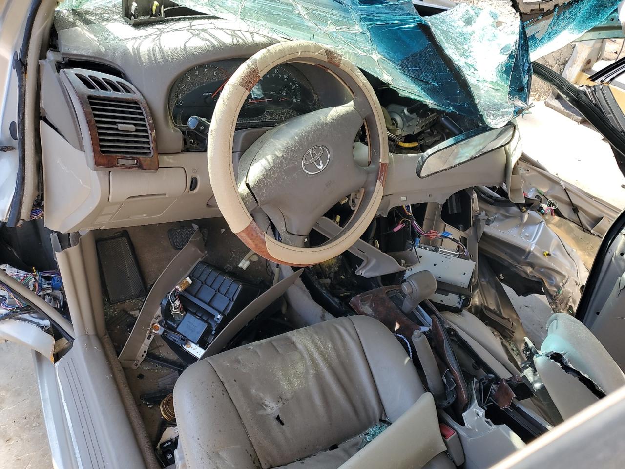 Toyota Camry Le Image 6