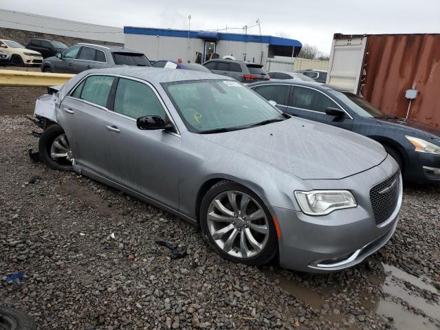 Chrysler 300 Limited Image 12
