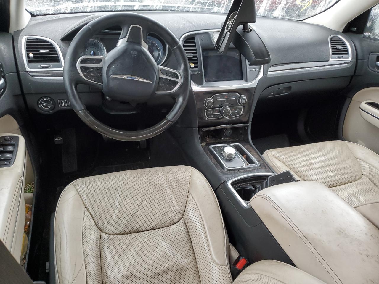 Chrysler 300 Limited Image 9