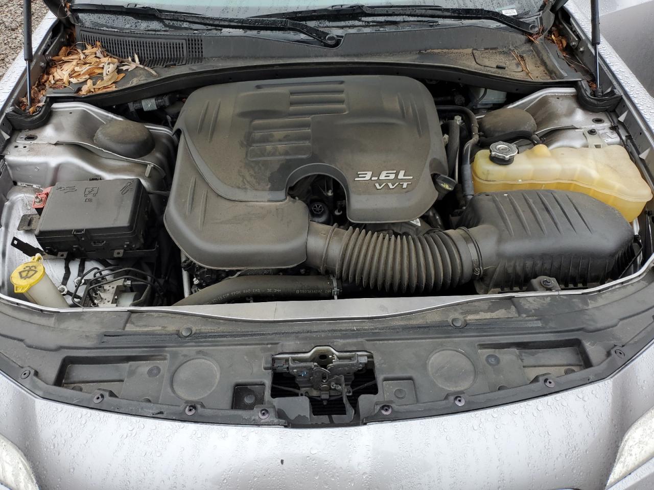 Chrysler 300 Limited Image 10