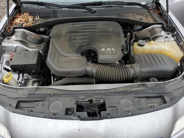 Chrysler 300 Limited Image 10