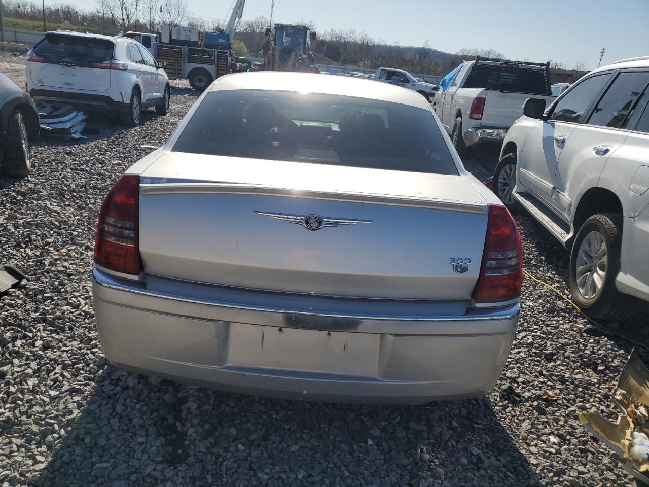 Chrysler 300 Image 8