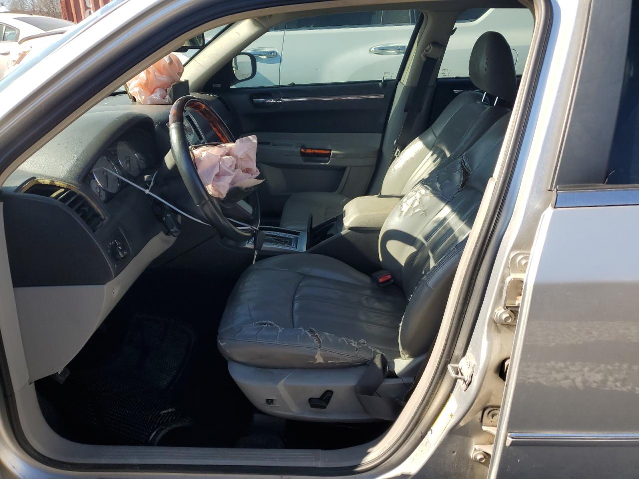 Chrysler 300 Image 10