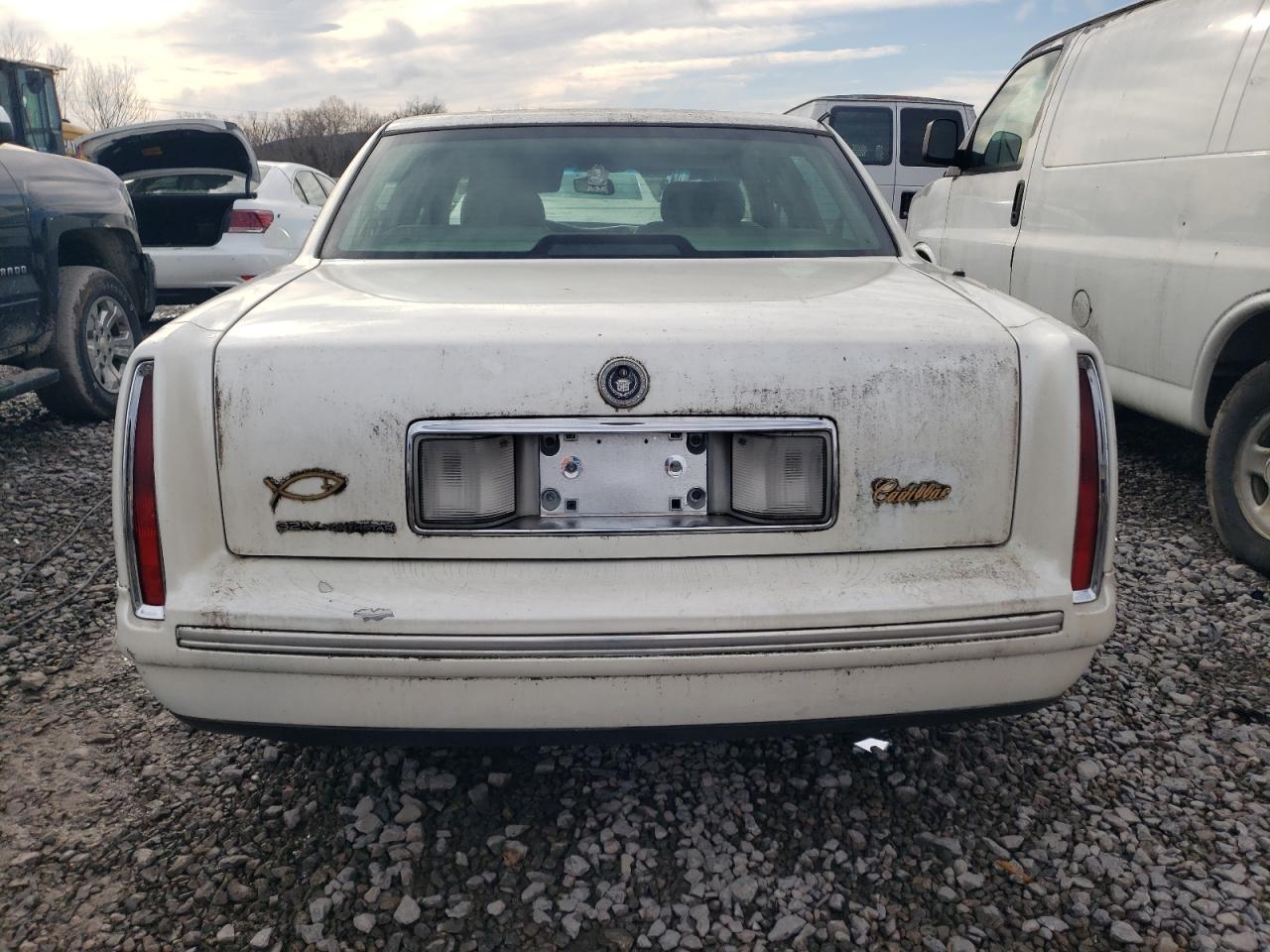 Cadillac DeVille Image 6