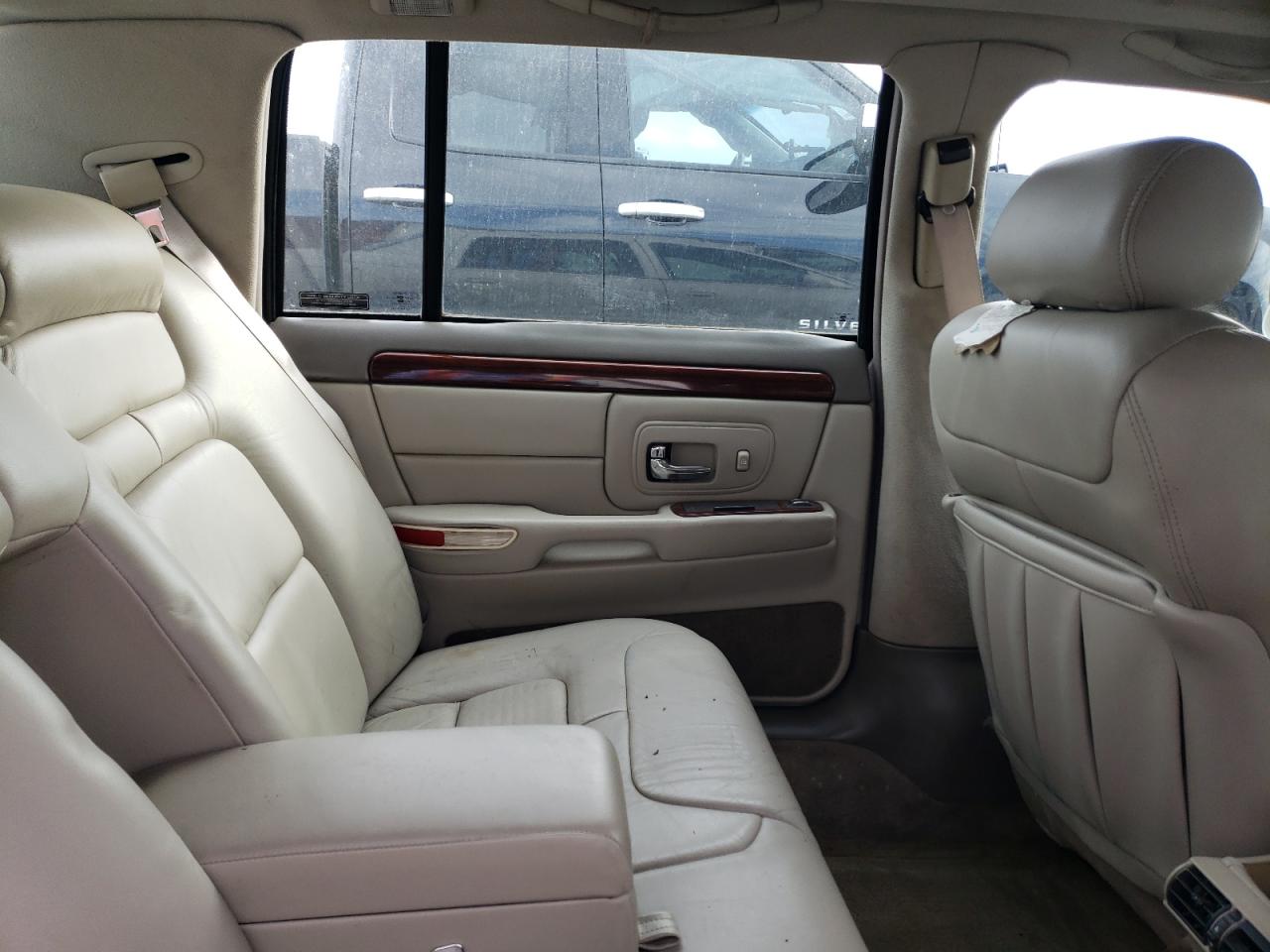 Cadillac DeVille Image 10