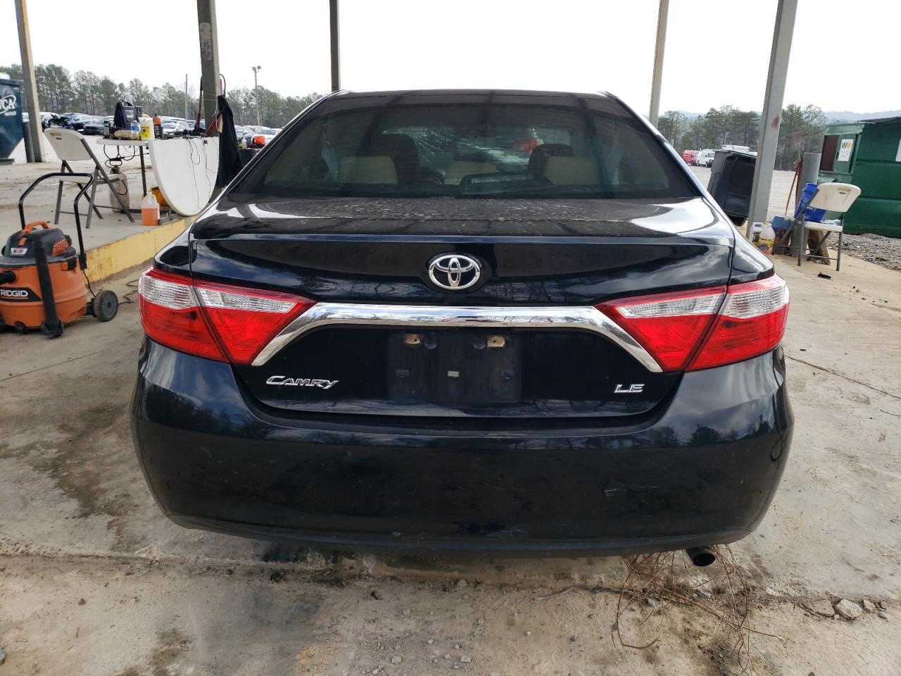 Toyota Camry Le Image 5