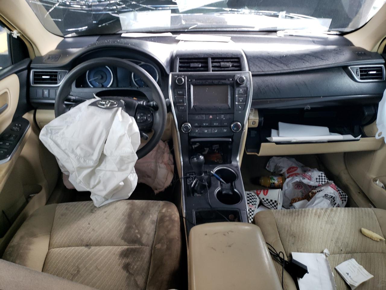 Toyota Camry Le Image 9