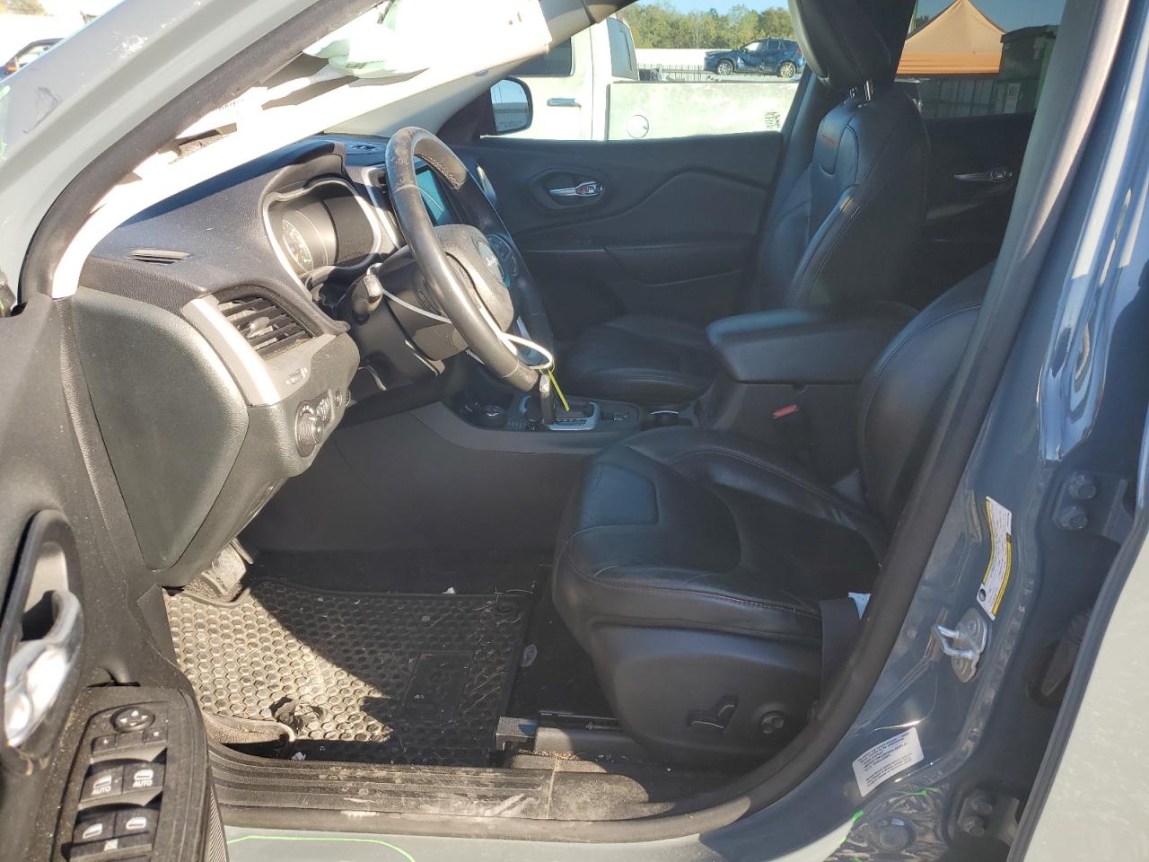 Jeep Cherokee Trailhawk Image 4