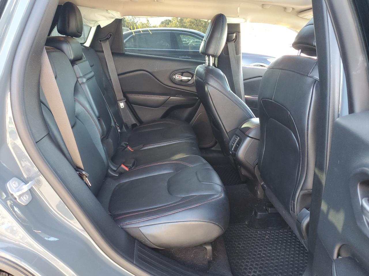 Jeep Cherokee Trailhawk Image 13