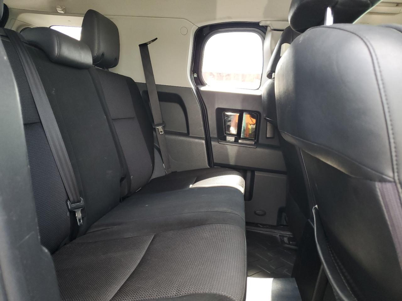 Toyota FJ Cruiser Image 9