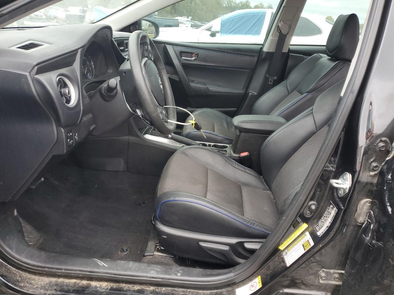 Toyota Corolla L Image 8