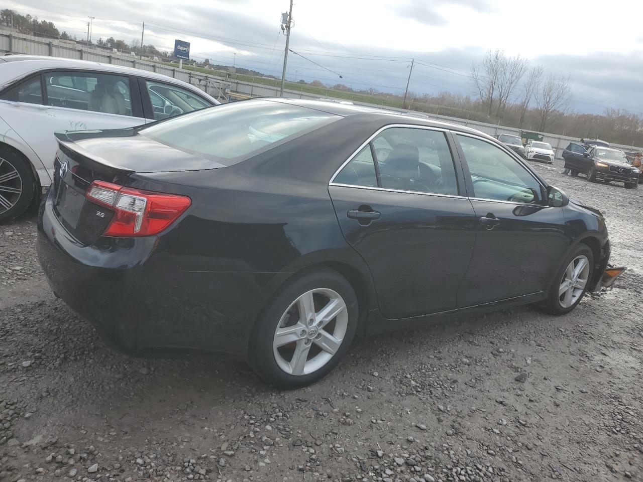 Toyota Camry L Image 12