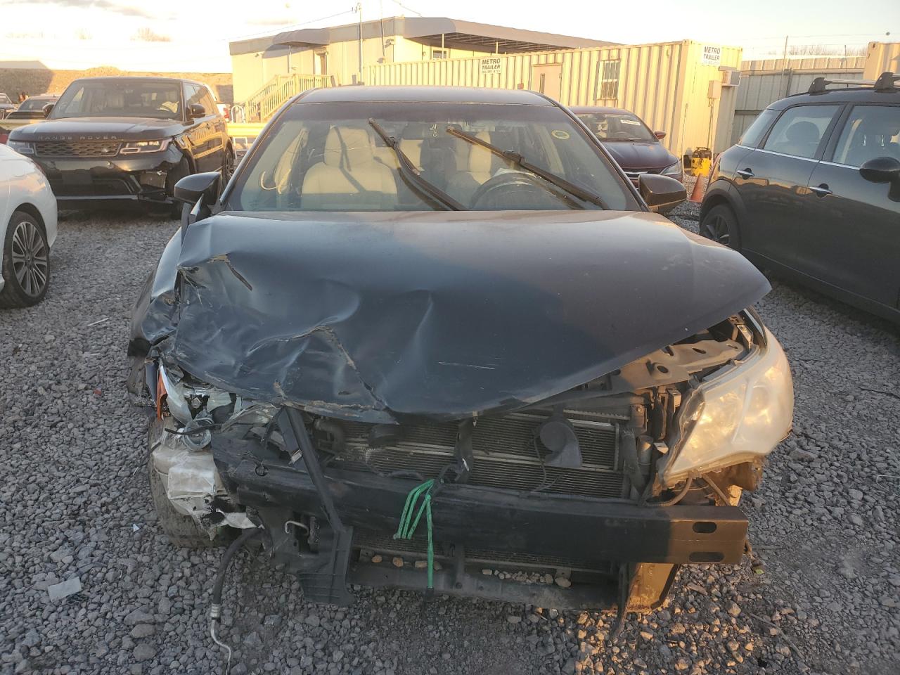 Toyota Camry Hybrid Image 2