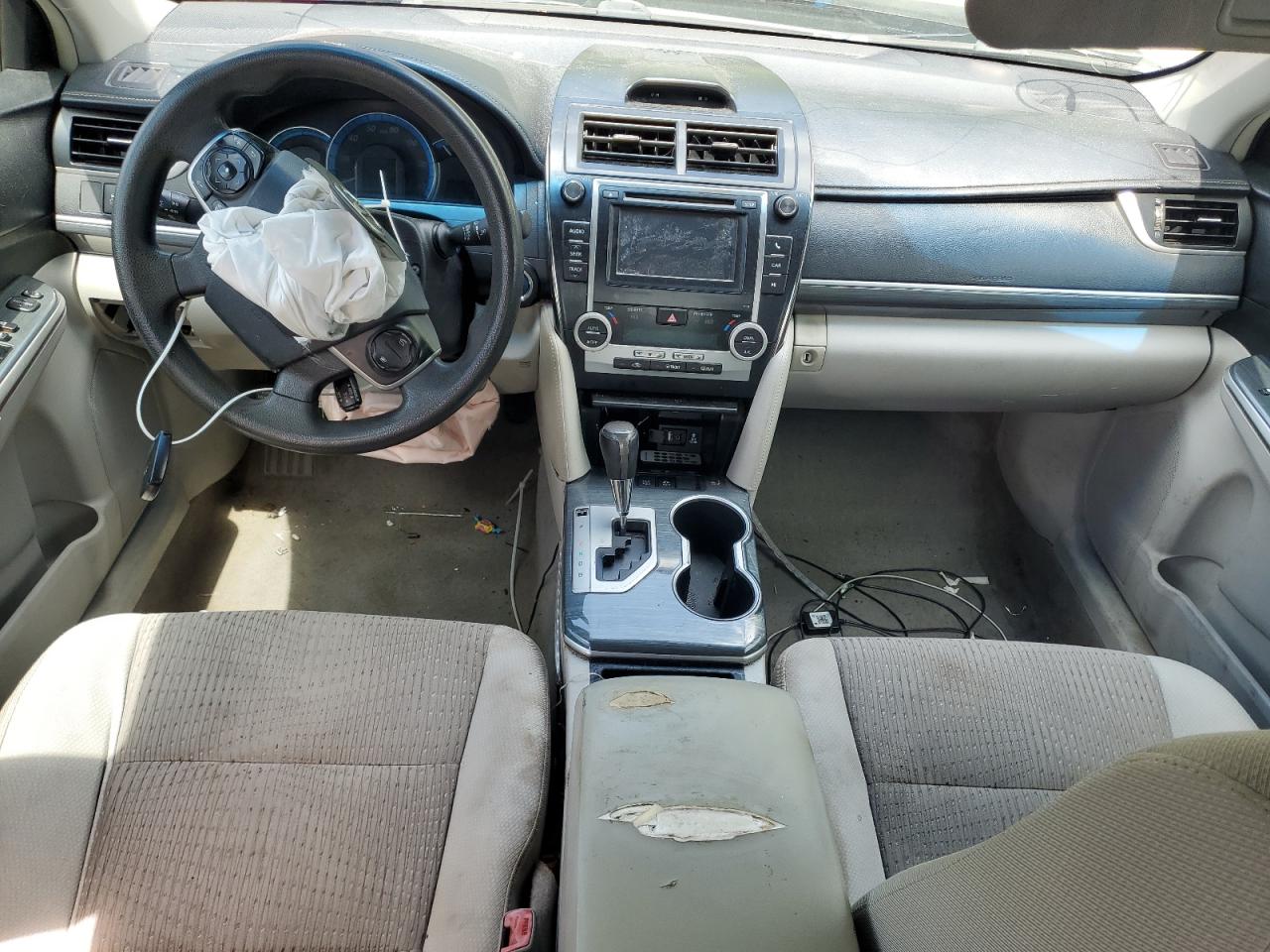 Toyota Camry Hybrid Image 10