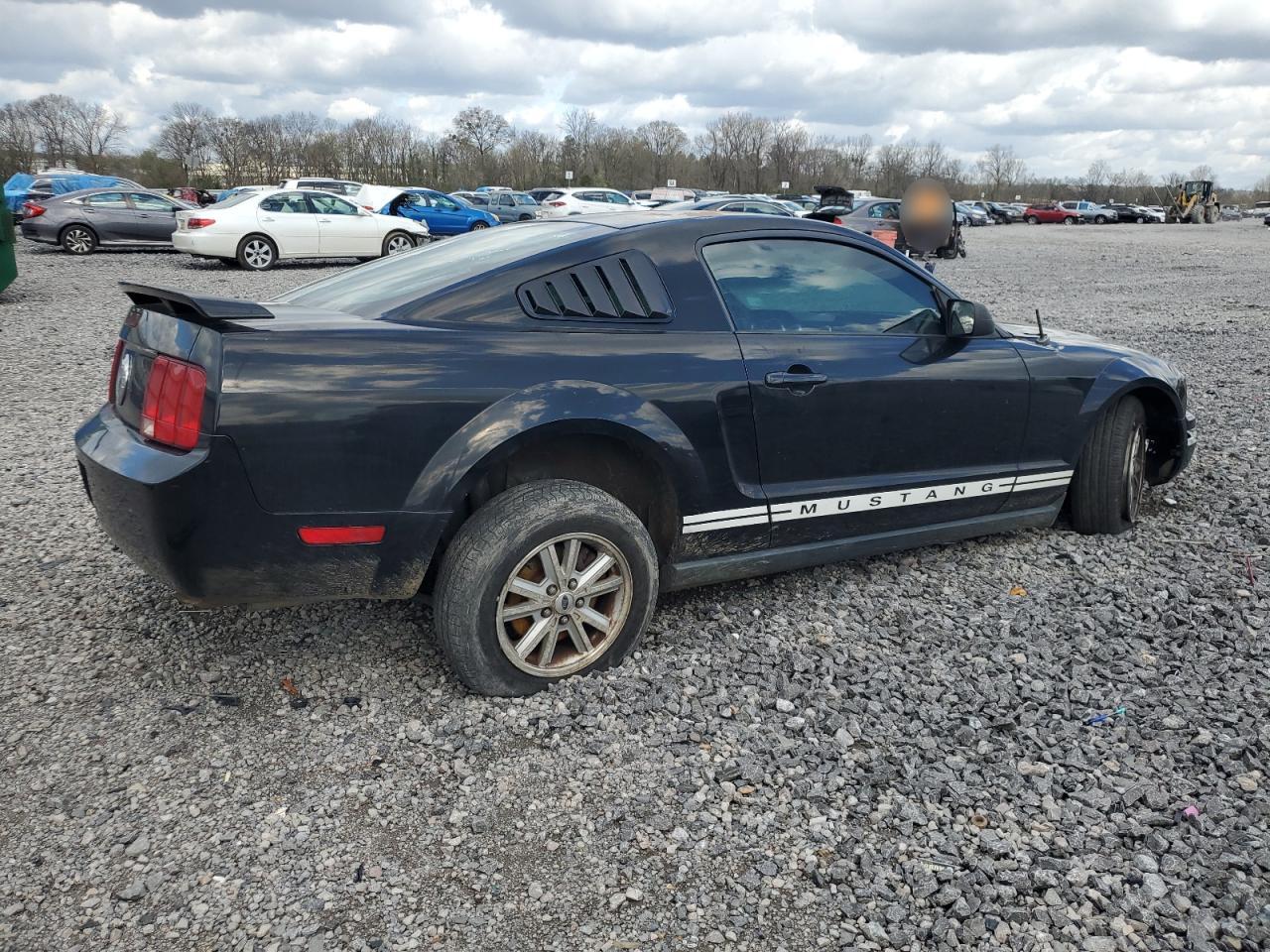 Ford Mustang Image 2