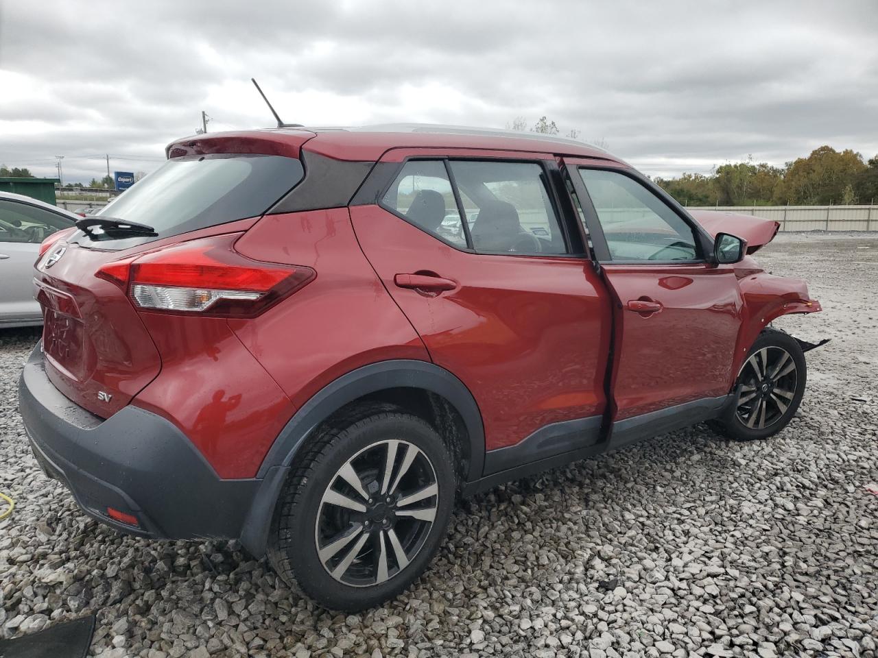 Nissan Kicks S Image 2