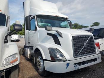  Salvage Volvo Vnl