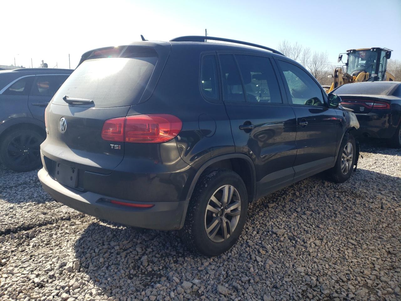 Volkswagen Tiguan S Image 5