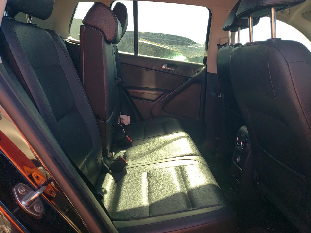 Volkswagen Tiguan S Image 6