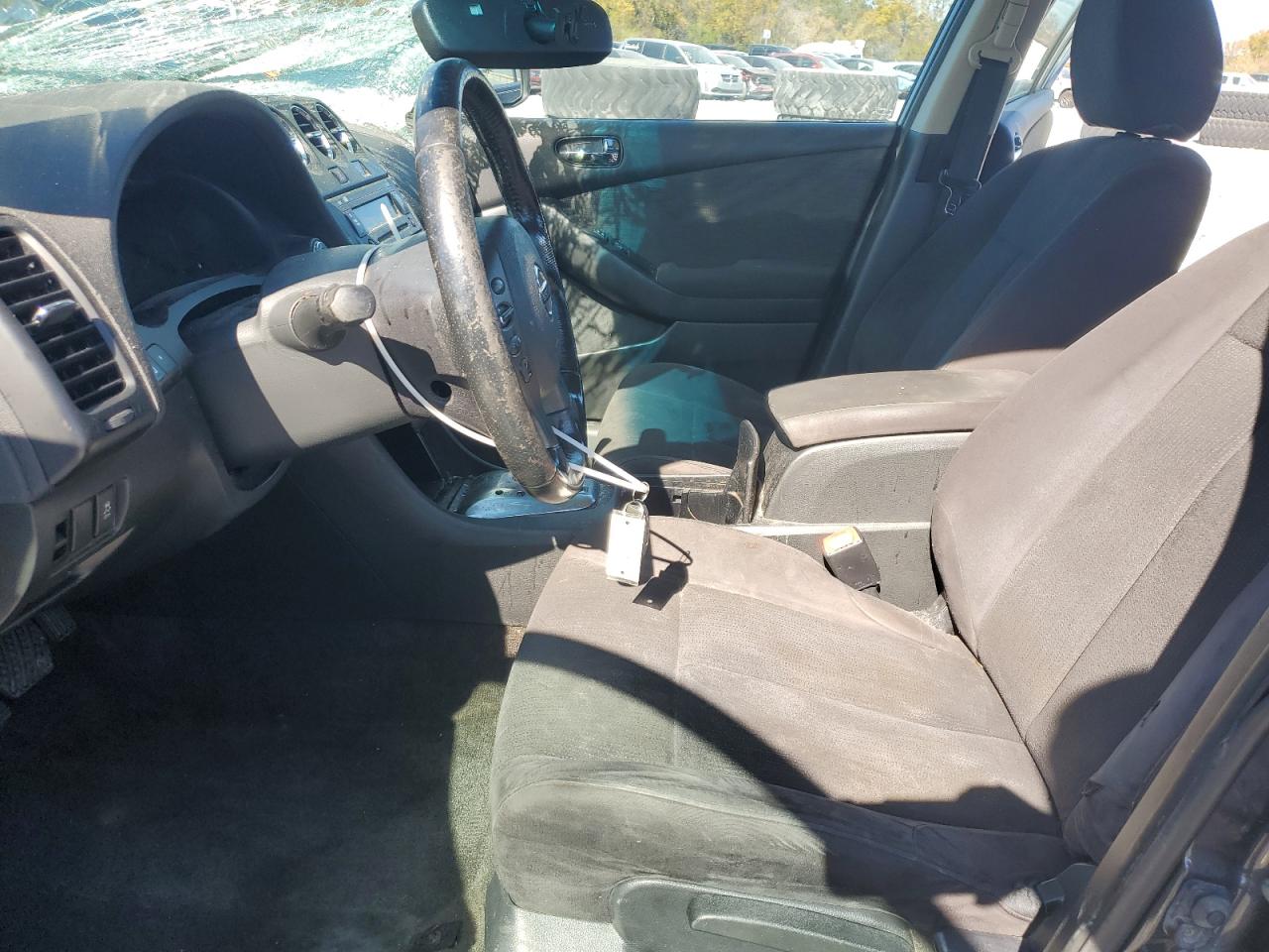 Nissan Altima Base Image 7