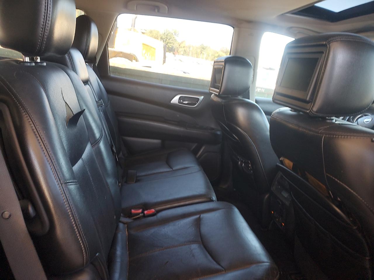 Nissan Pathfinder S Image 6