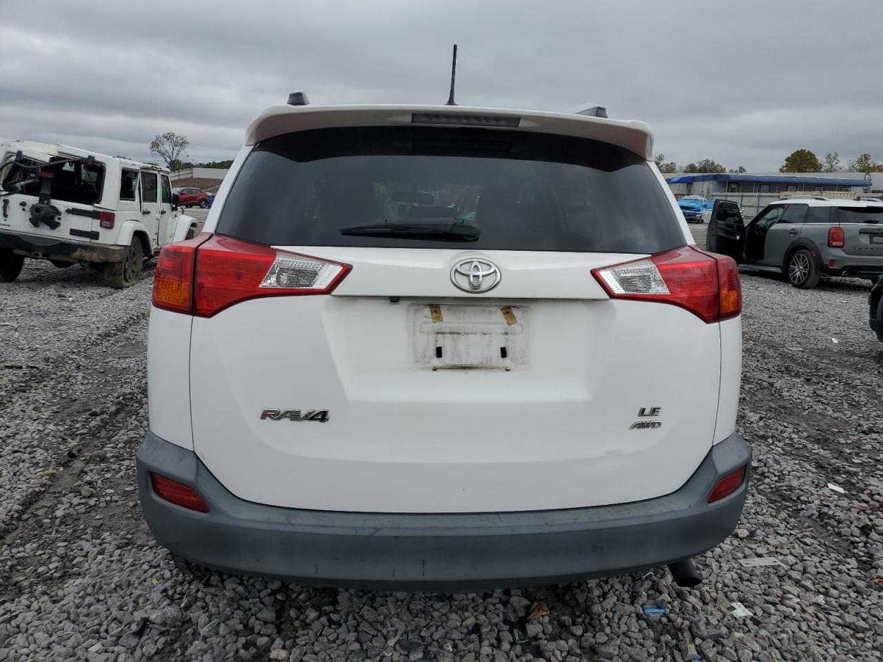 Toyota RAV4 Le Image 10